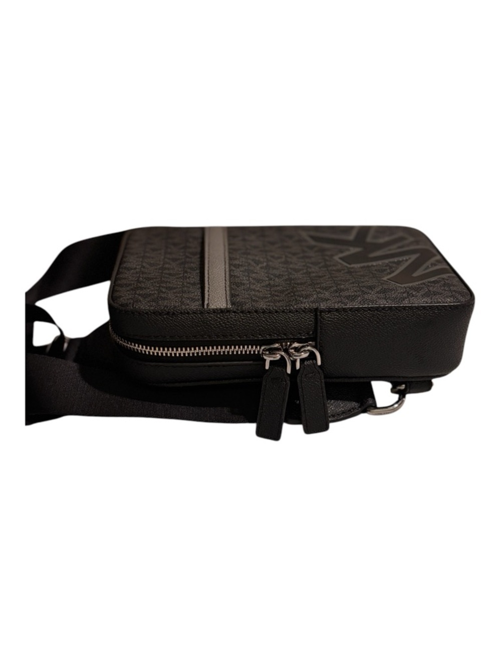 Michael Kors Cooper Medium Sling Pack – New - Picture 3 of 8
